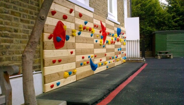出典：Traverse Walls for Schools . wall CLIMBER
